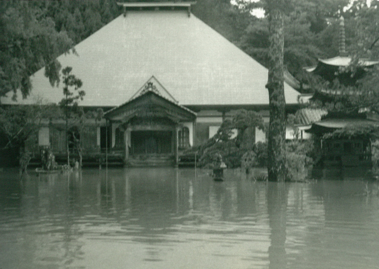 水害時の妙光寺本堂