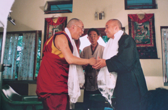 2001年インド・ダラムサラでダライラマ法王と